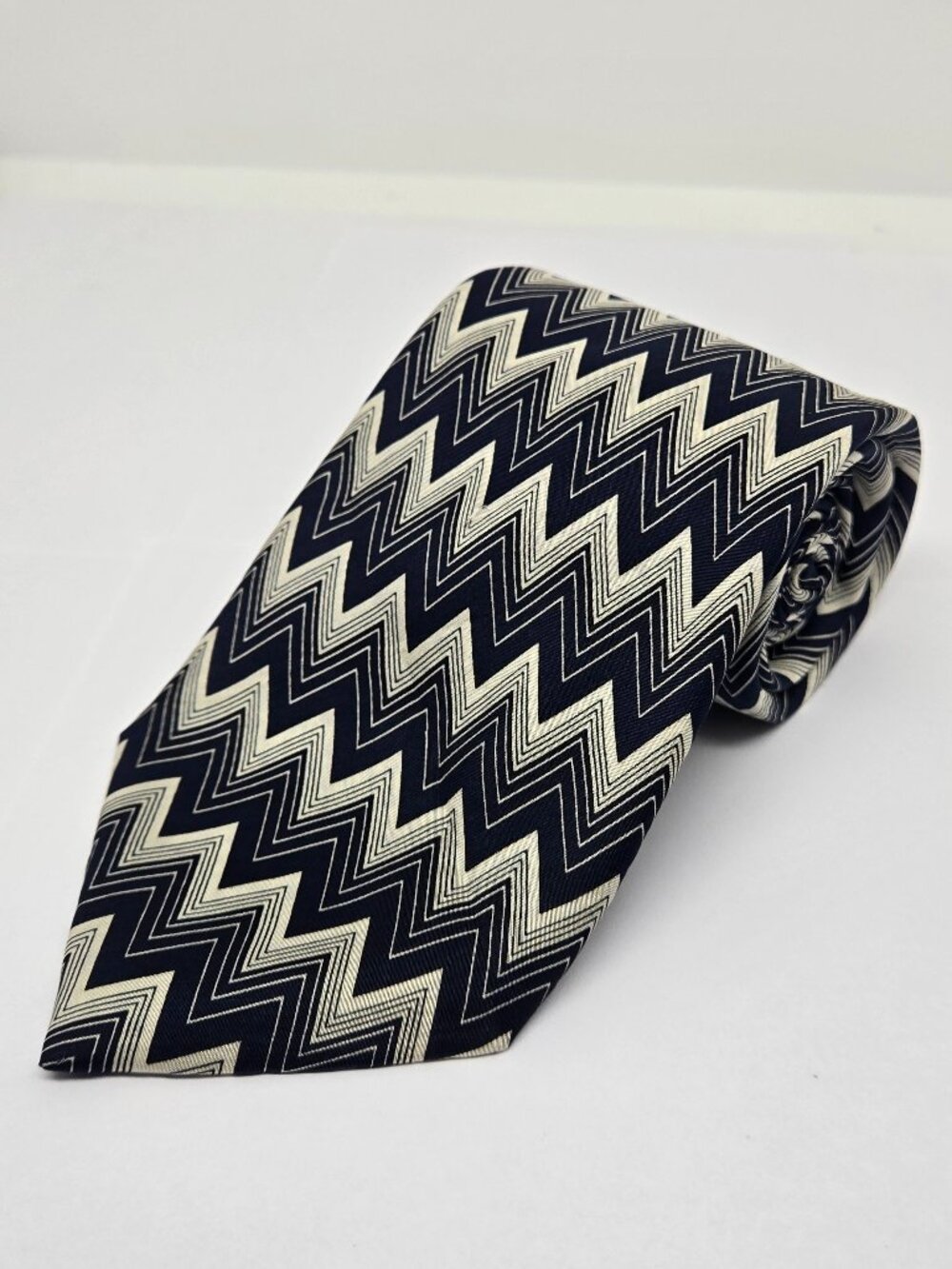 Covona Collection 100% Silk Zigzag Mens Tie, Blue, Navy